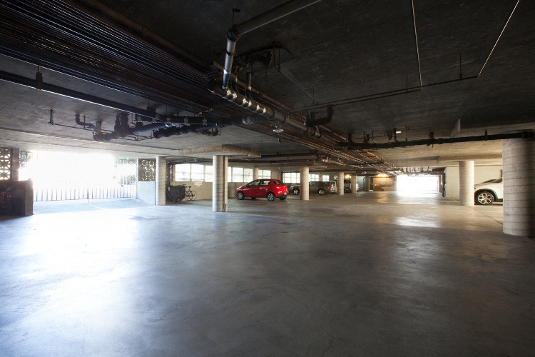 Flores Manor Apartments photo 5